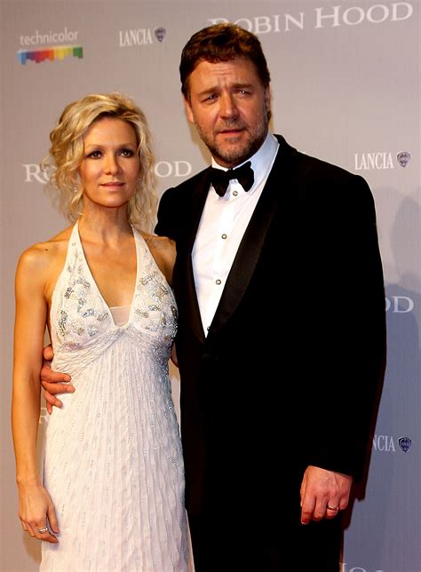 does russell crowe have a wife